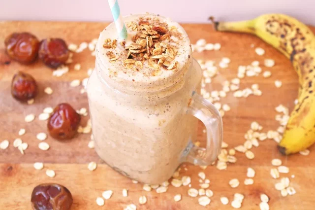 طريقة عمل عصير الشوفان بالموز والحليب للسحور