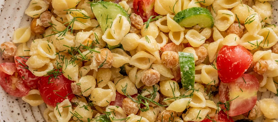 طريقة عمل مكرونة بالحمص المقرمش وصوص طحينة ليمون