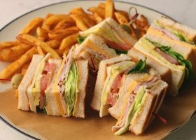 طريقة عمل كلوب ساندويش المرتديلا للفطور