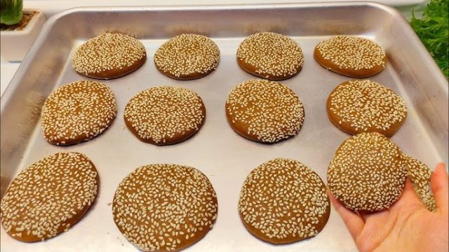 طريقة عمل فطيرة العسل الاسود بالزنجبيل والسمسم