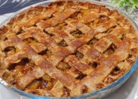 طريقة عمل فطيرة الشوفان بالعسل والزنجبيل المحشوة بالتفاح