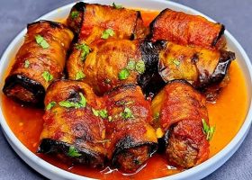 طريقة عمل لفائف الباذنجان المشوى بصوص الطماطم المدخنة