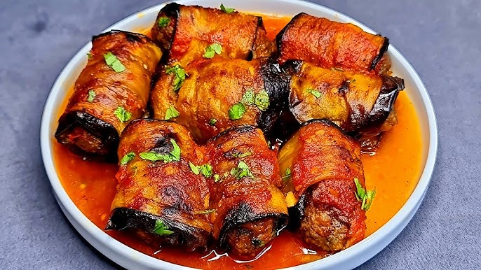طريقة عمل لفائف الباذنجان المشوى بصوص الطماطم المدخنة
