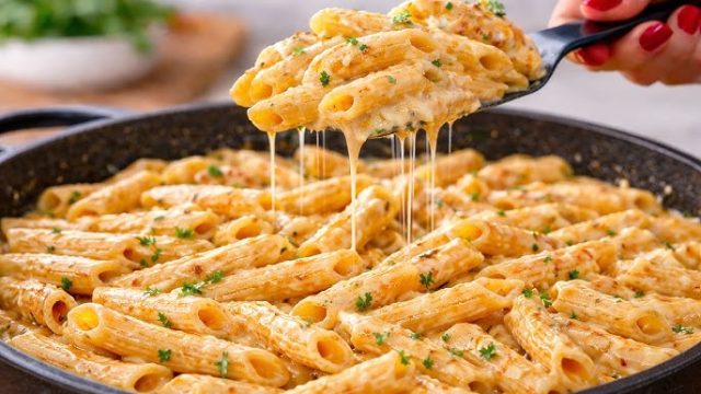 طريقة عمل مكرونة قشطة بالثوم المعمر و قشر اليوسفى