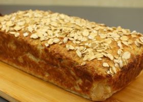 طريقة عمل خبز الشوفان المحشى بالتفاح والقرفة