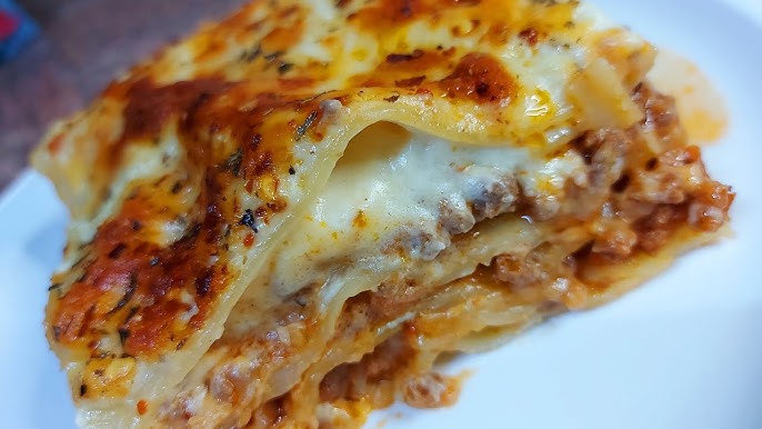 طريقة عمل لازانيا بالعيش البلدى وصوص الطماطم الحارة بالريحان