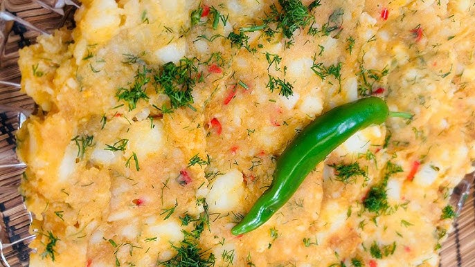 طريقة عمل بطاطس مهروسة بالثوم والزبادي مع أعشاب طازجة