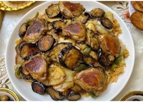 طريقة عمل مقلوبة السمك بالخضار والأرز