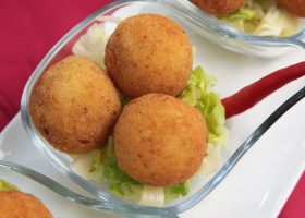 طريقة عمل بطاطس كرسبى بصوص الزبادى المدخن واللحمة المفرومة