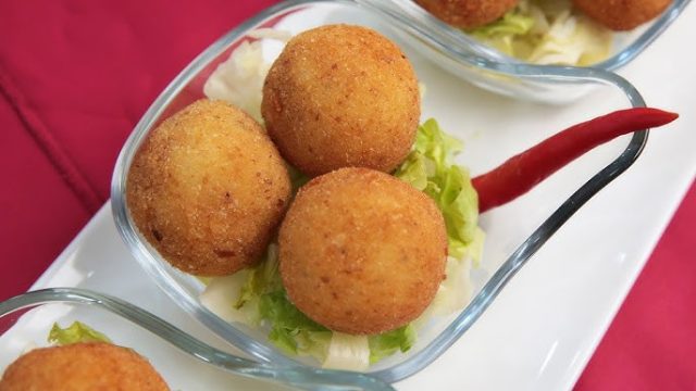 طريقة عمل بطاطس كرسبى بصوص الزبادى المدخن واللحمة المفرومة