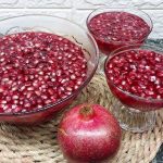 طريقة عمل جيلي الرمان مع قطع الكمثرى بالعسل