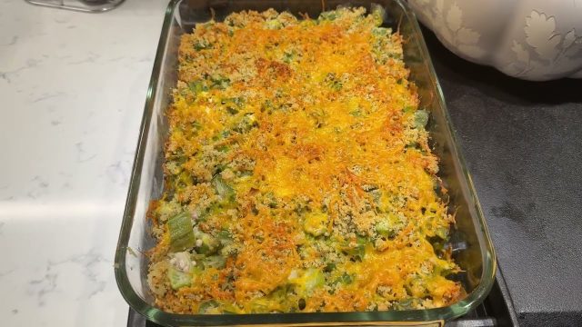 طريقة عمل طاجن بامية مدخنة بالكريمة والجبنة الرومى