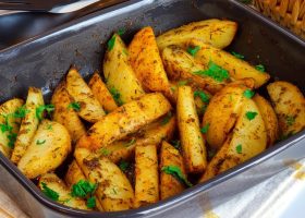 طريقة عمل بطاطس مشوية ومقرمشة للرجيم