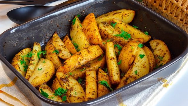 طريقة عمل بطاطس مشوية ومقرمشة للرجيم