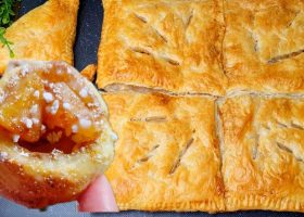 طريقة عمل خبز القرفة المحشى بقطع التفاح المكرمل