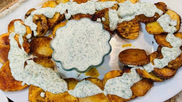 طريقة عمل بطاطس فوندان شرقي بصوص طحينة ورمان