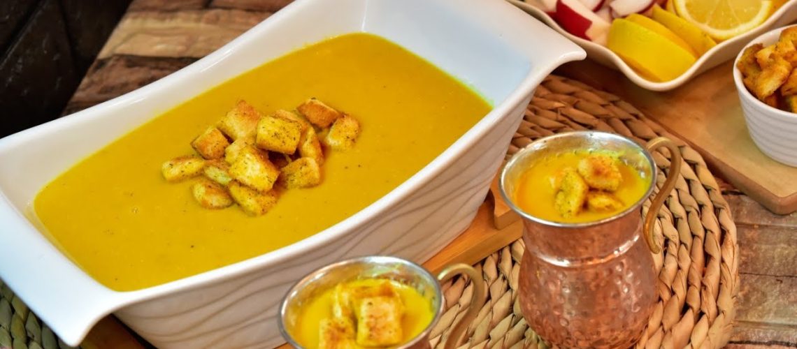 طريقة عمل شوربة العدس الأحمر بالكريمة وجوزة الطيب