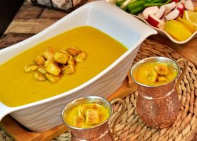 طريقة عمل شوربة العدس الأحمر بالكريمة وجوزة الطيب