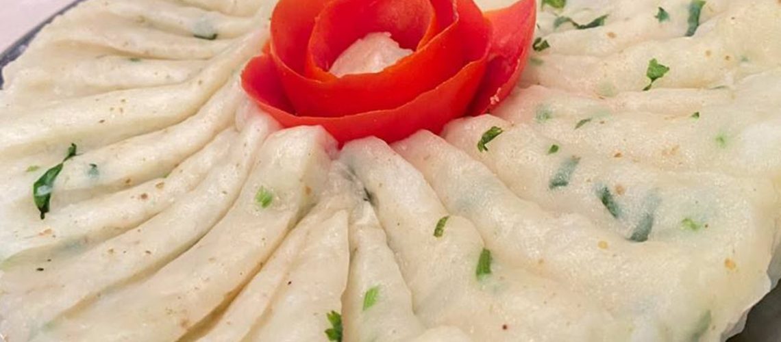 طريقة عمل بطاطس مهروسة بالقرفة والجبنة الزرقاء