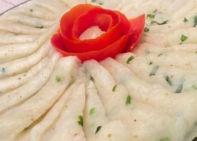 طريقة عمل بطاطس مهروسة بالقرفة والجبنة الزرقاء