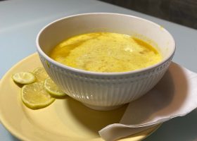 طريقة عمل شوربة العدس بالكريمة وجوزة الطيب