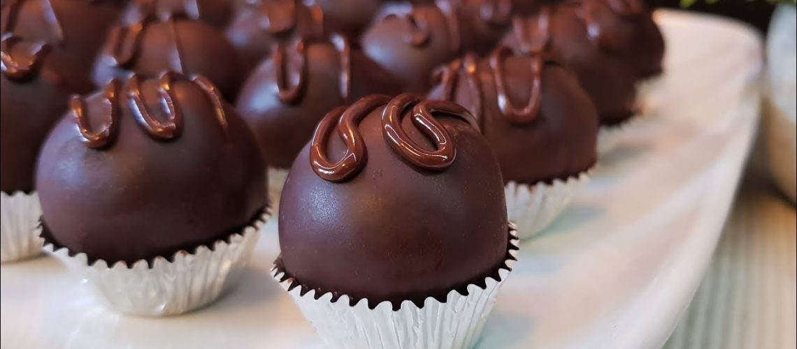 طريقة عمل كرات البسكويت بالشوكولاتة