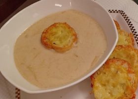 طريقة عمل شوربة بصل بالقهوة