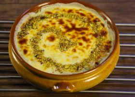 طريقة عمل ام على بالقشطة وجوز البقان و الكراميل