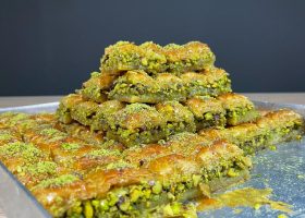 طريقة عمل بقلاوة براونى بطبقات فستق ونوتيلا