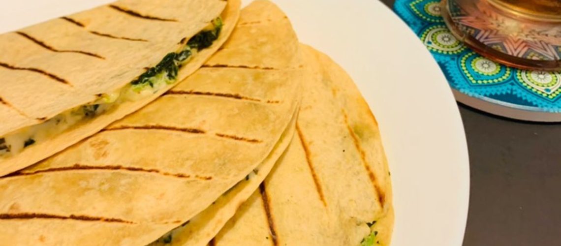 طريقة عمل تورتيا السبانخ المحشية جبنة فيتا وزيتون اسود