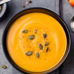 طريقة عمل شوربة القرع بالبرتقال والعسل المحمر