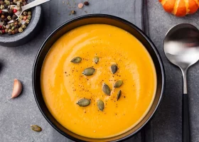 طريقة عمل شوربة القرع بالبرتقال والعسل المحمر