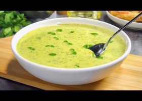 طريقة عمل شوربة الكوسة بالنعناع الدافئة