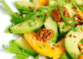 طريقة عمل سلطة الفاصوليا السوداء بالافوكادو والليمون