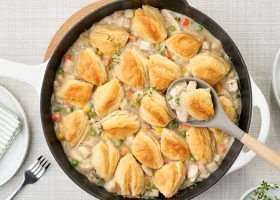 طريقة عمل الدجاج بالبسكويت المالح