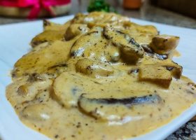 طريقة عمل اللحمة بالصوص الأبيض