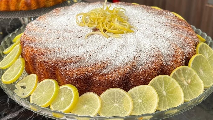 طريقة عمل كيكة ليمون بالزبادى وصوص الفراولة