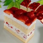 طريقة عمل حلى كاسات بالفراولة والكريمة