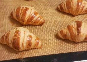 طريقة عمل الكرواسون بالزبدة على الطريقة الفرنسية