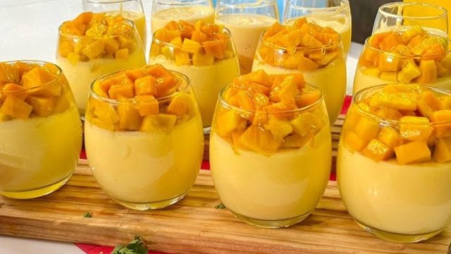 طريقة عمل مهلبية بالمانجو وصوص التوت الخفيف
