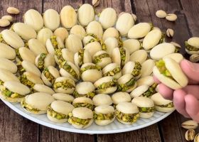 طريقة عمل بسكويت الفستق الحلبي والهيل