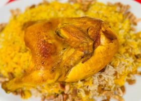 طريقة عمل ارز بسمتى بصوص الطماطم المجففة والدجاج المشوى