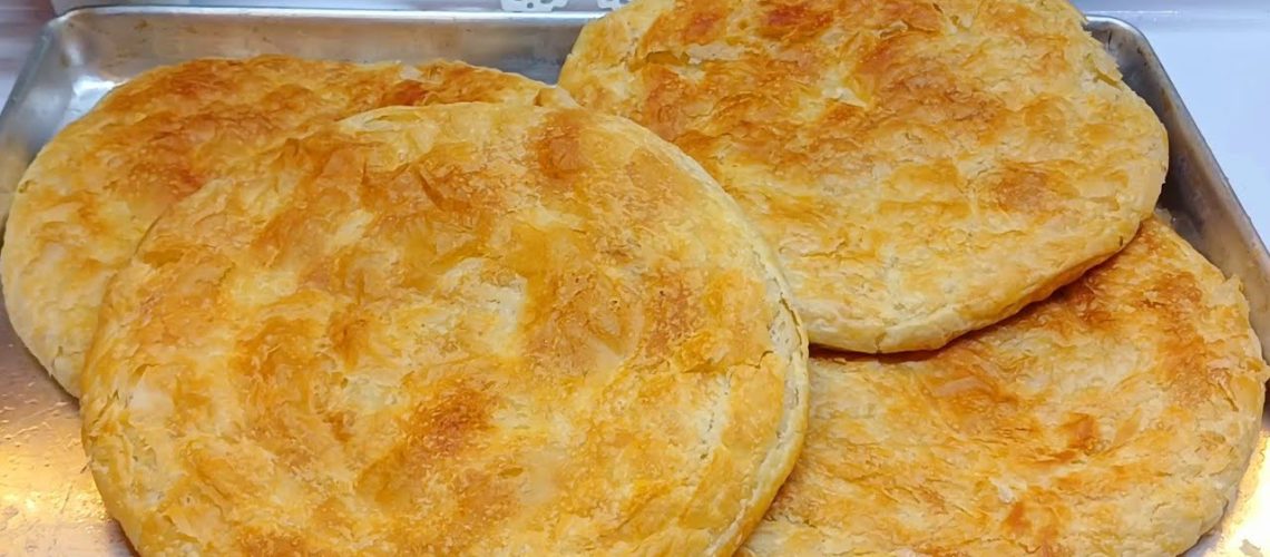 طريقة عمل فطير مشلتت بحشوة الجبنة والعنب الاسود