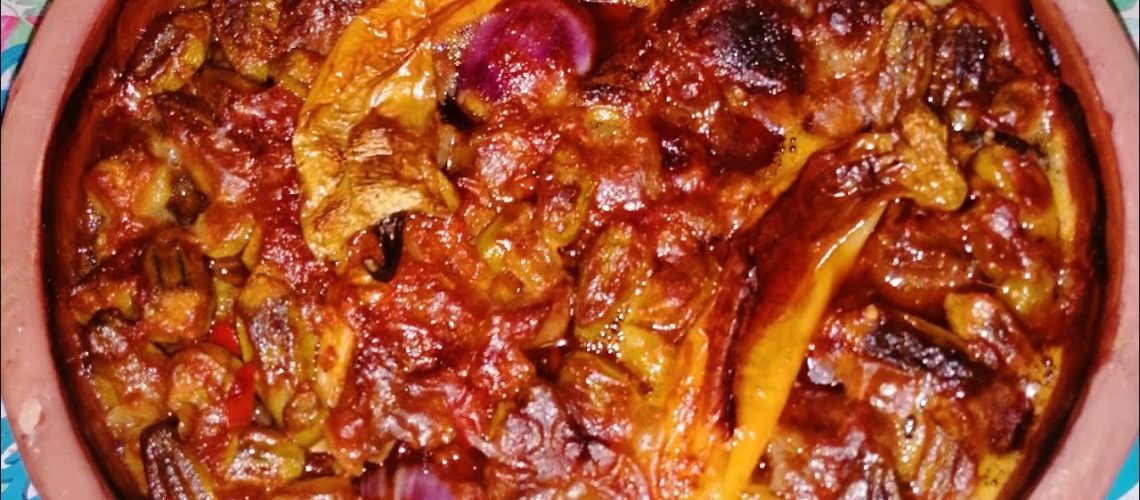 طريقة عمل طاجن بامية بالطماطم والثوم ولمسة كزبرة خضراء