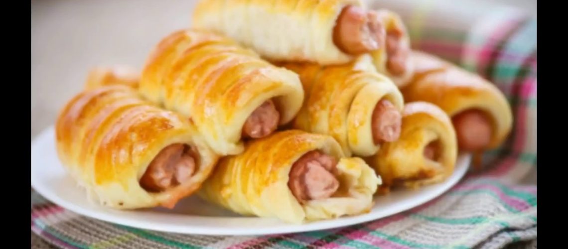 طريقة عمل فطائر رول محشية سجق بلدي وصوص جبنة