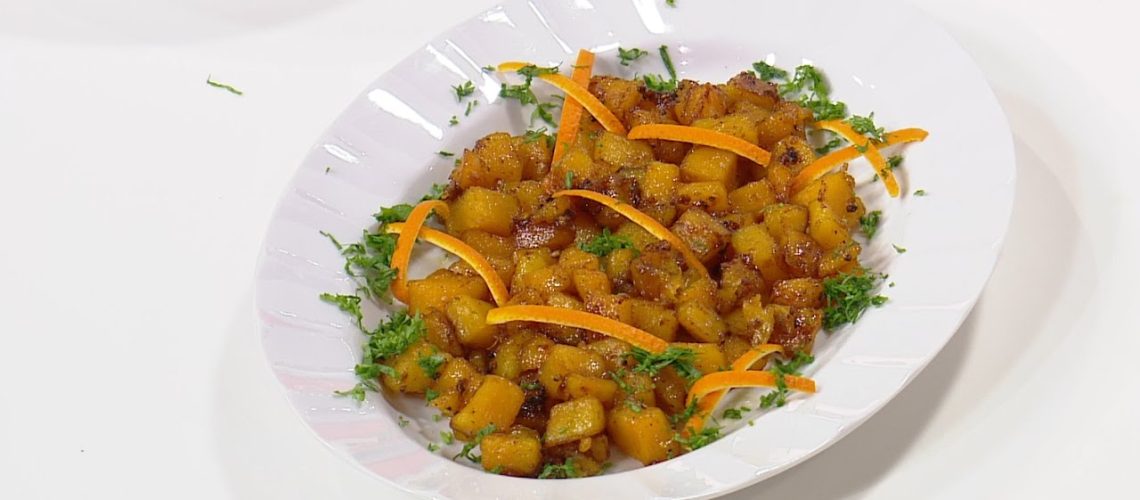 طريقة عمل بطاطس محمرة بالعسل والزعتر مع صوص البرتقال