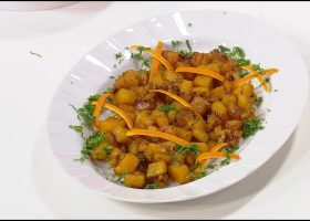 طريقة عمل بطاطس محمرة بالعسل والزعتر مع صوص البرتقال