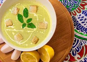 طريقة عمل شوربة خيار باردة بالزبادى والتفاح الأخضر