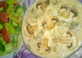 طريقة عمل شوربة الفطر بالحليب والزبدة