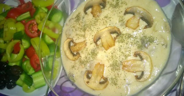 طريقة عمل شوربة الفطر بالحليب والزبدة